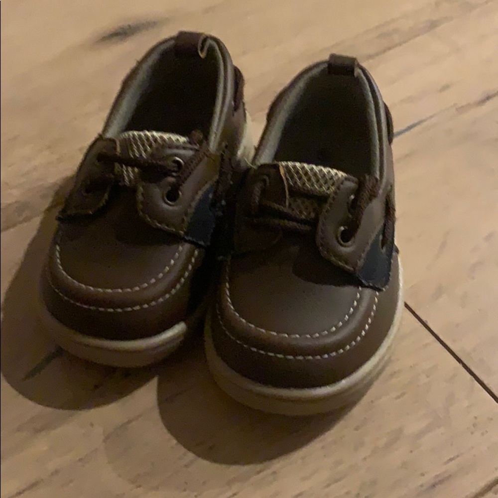 Infant boat shoes (look like sperrys)